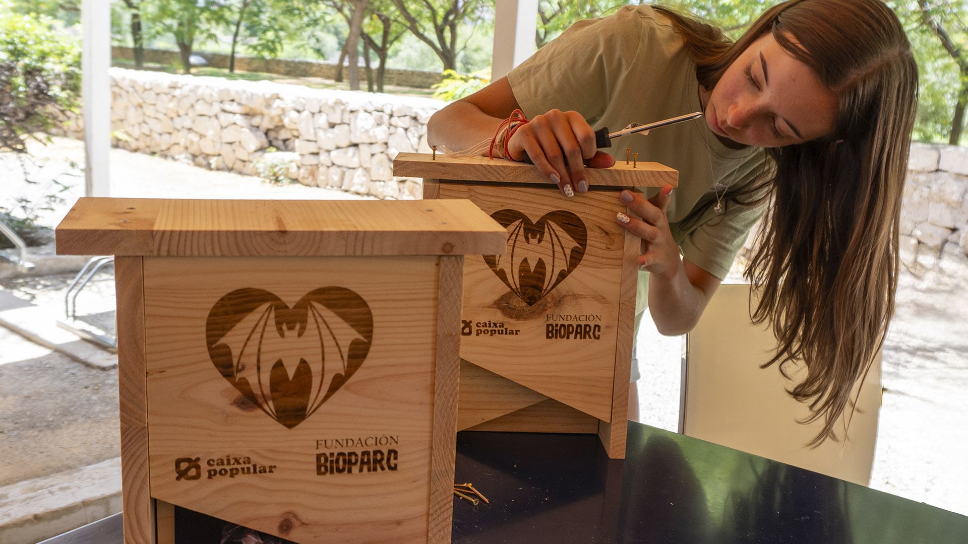 Taller cajas de murciélagos actividad organizada por Fundación BIOPARC
