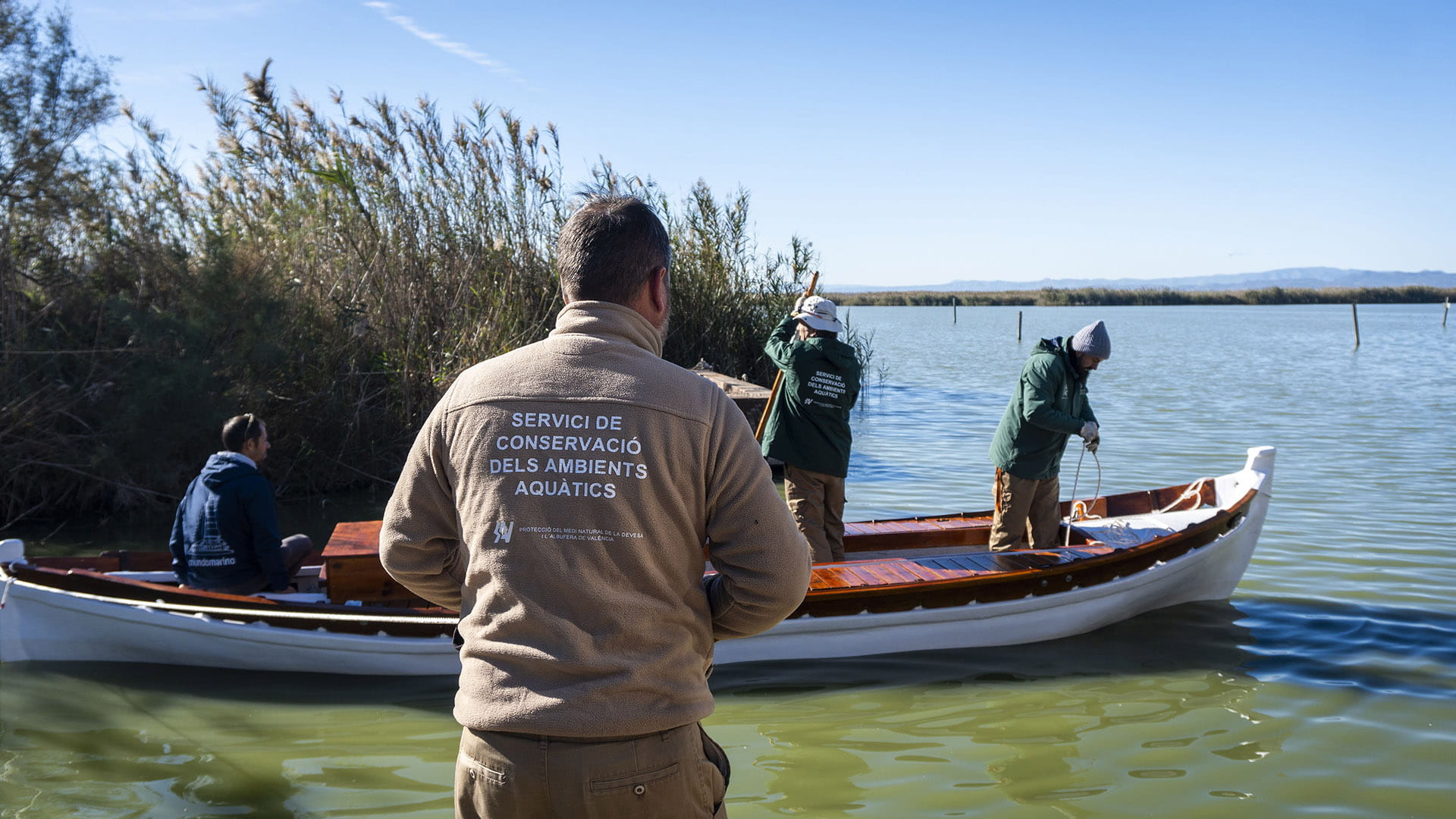 La barca AIZA protege y ayuda a conservar la Albufera de Valencia