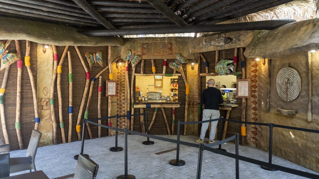 El rincon de Ndoki - zona restauracion BIOPARC Valencia_2