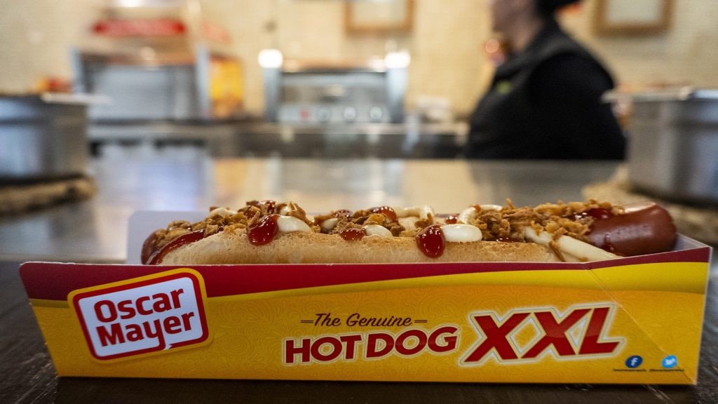 El rincon de Ndoki - zona restauracion BIOPARC Valencia_hot dog_3